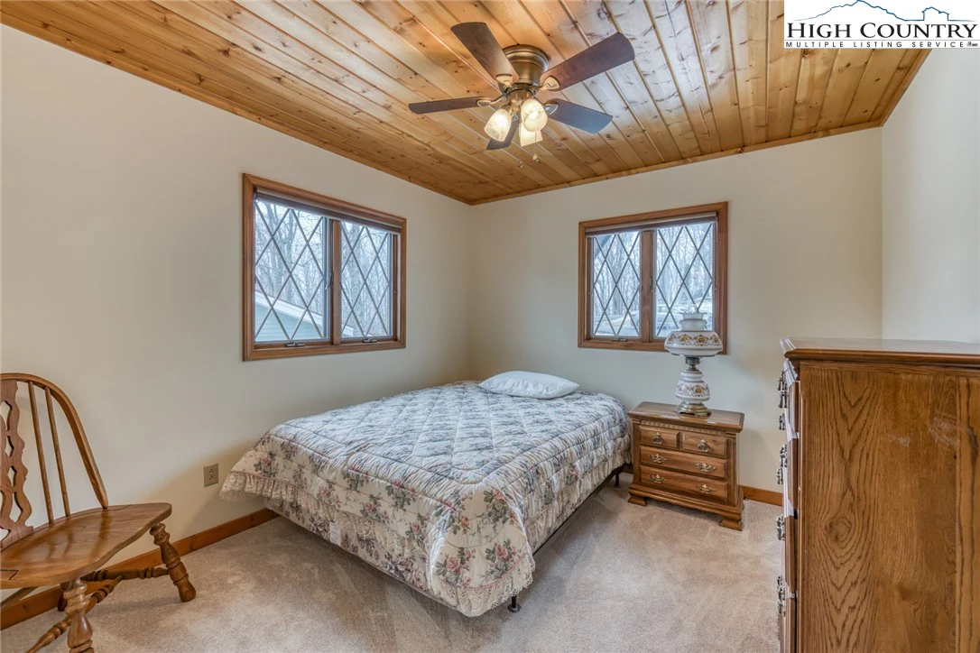 Image number 14 for the current listing