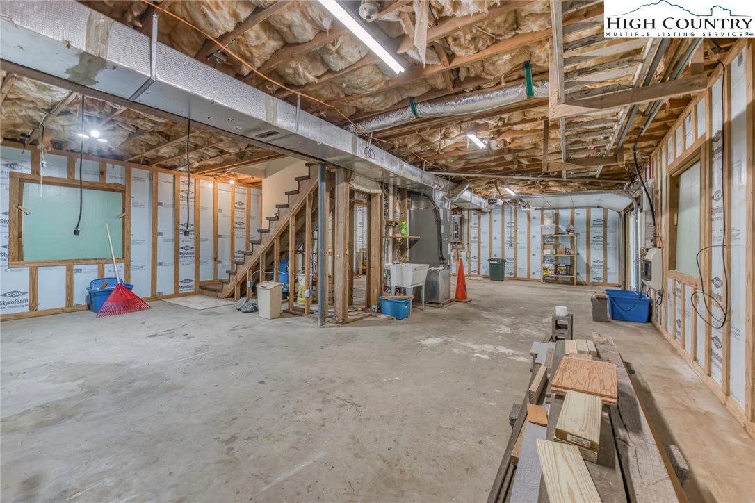 Image number 4 for the current listing