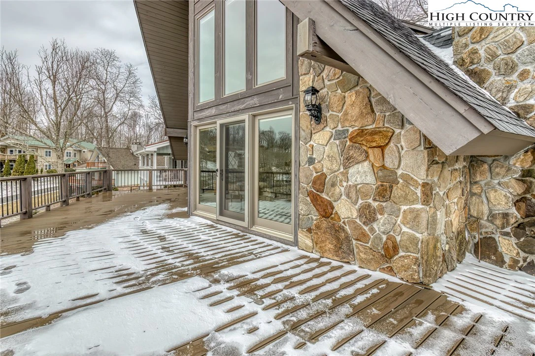 Image number 9 for the current listing