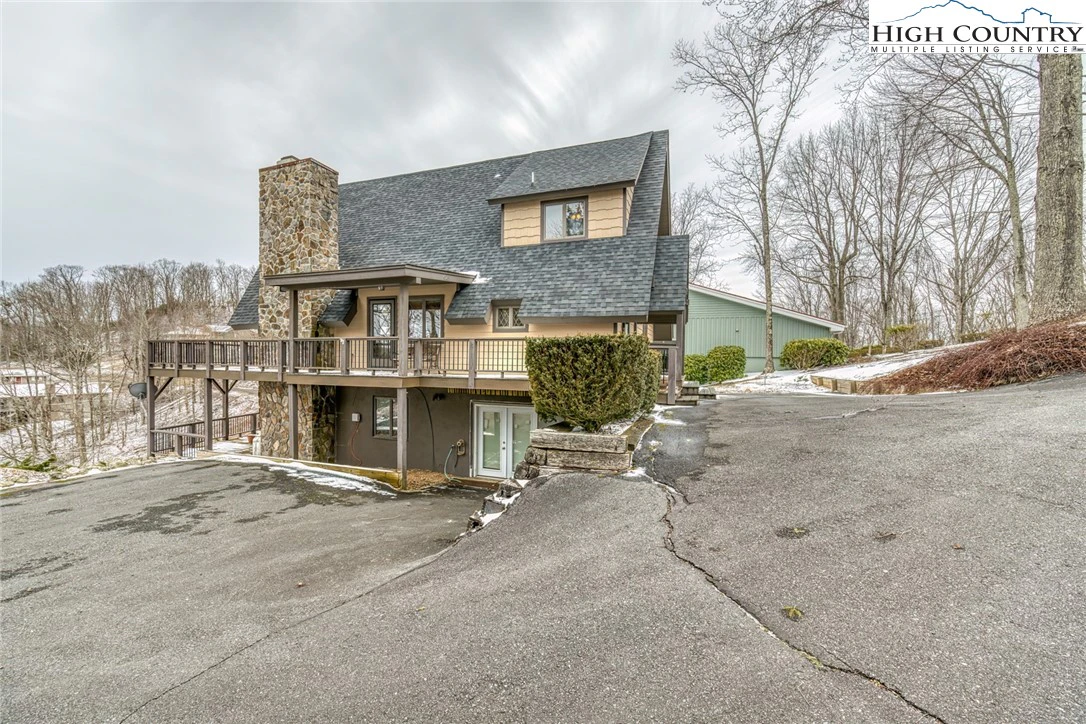 Image number 17 for the current listing