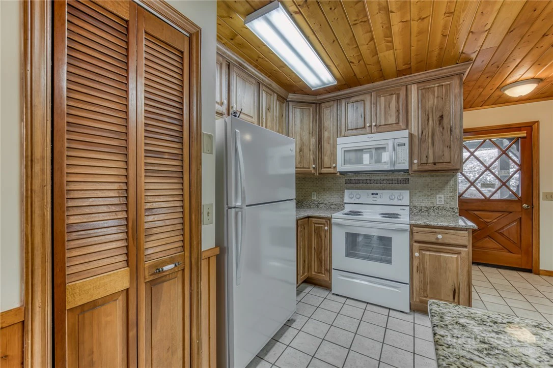 Image number 7 for the current listing