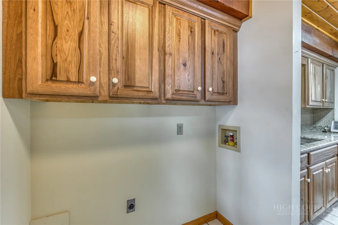 Image number 8 for the current listing