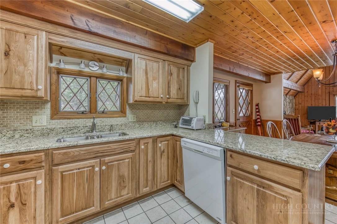 Image number 9 for the current listing