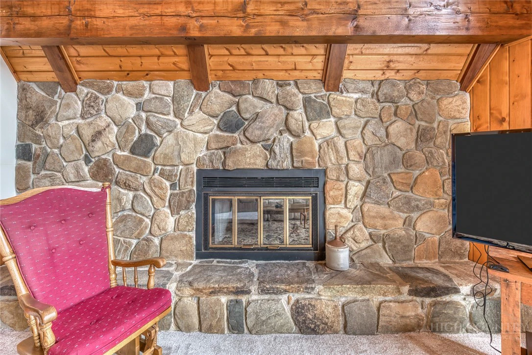 Image number 13 for the current listing