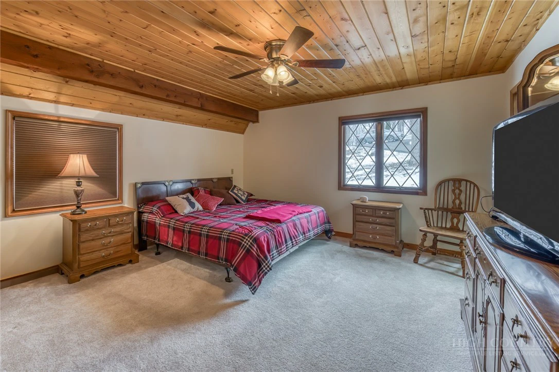 Image number 17 for the current listing