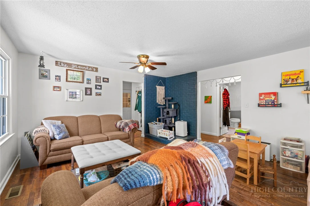 Image number 12 for the current listing