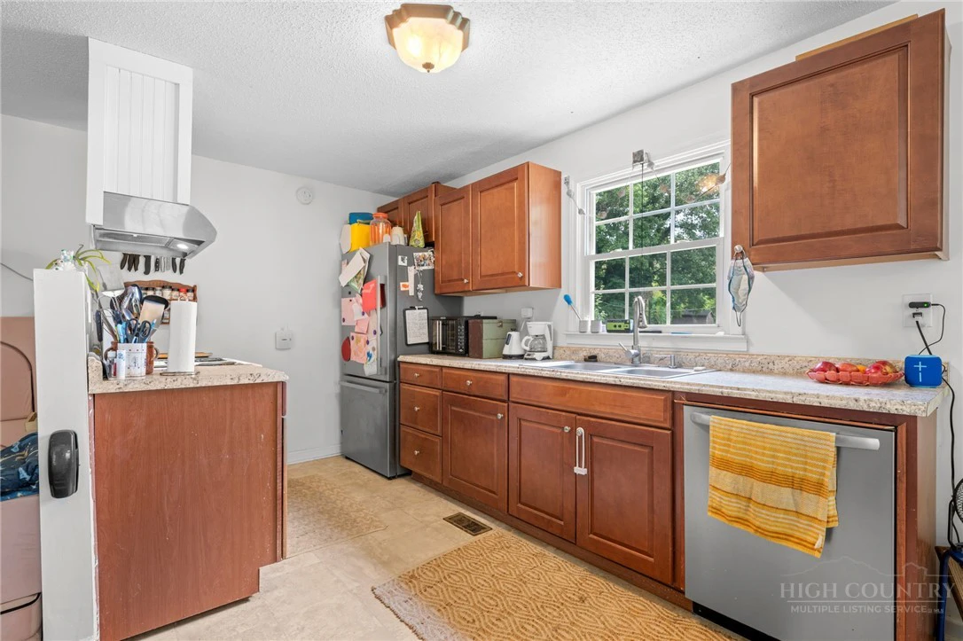 Image number 9 for the current listing