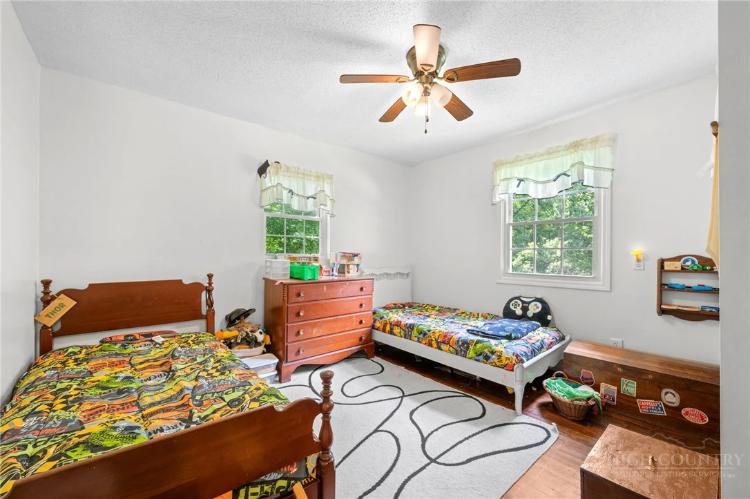 Image number 20 for the current listing