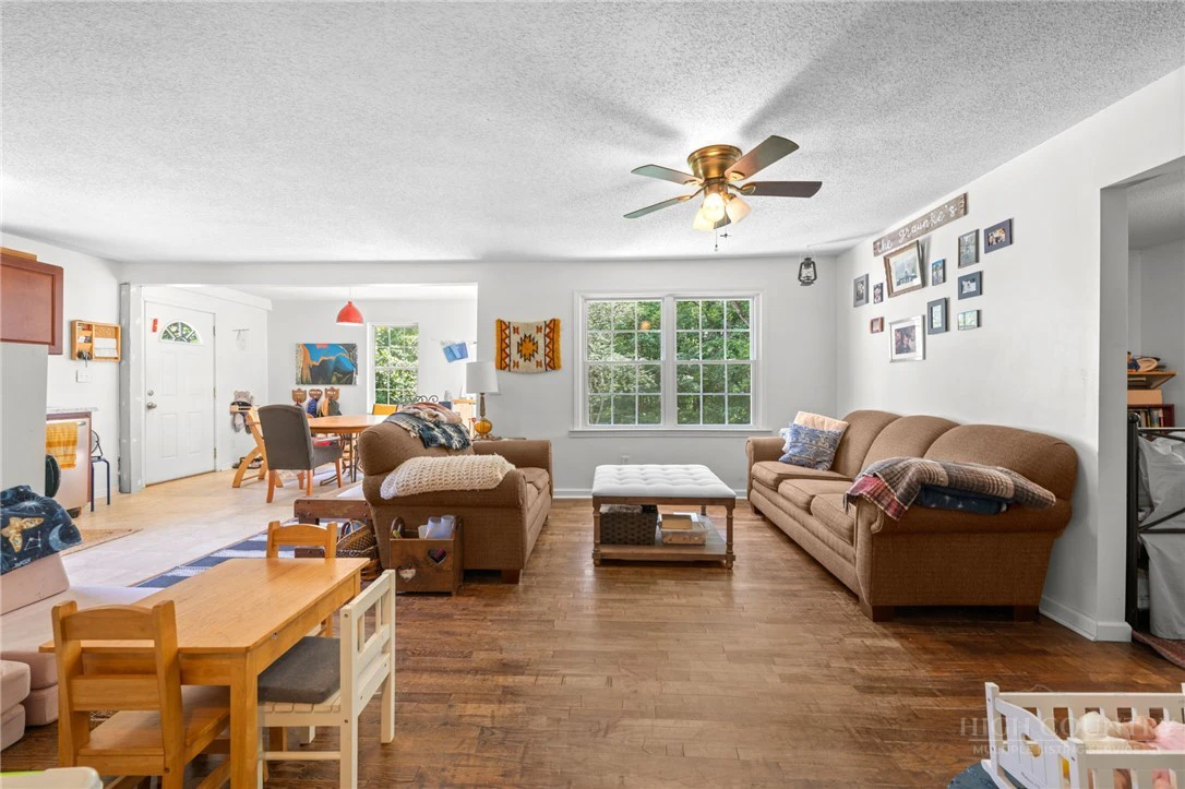 Image number 13 for the current listing