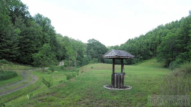 Image number 18 for the current listing