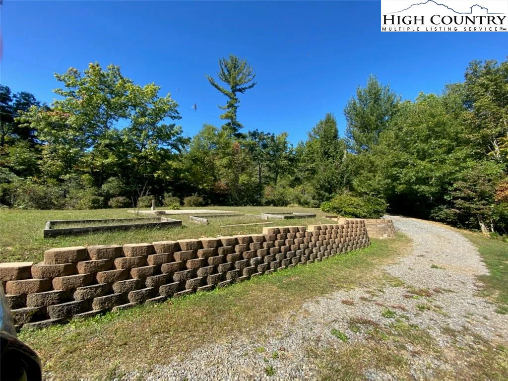 Image number 14 for the current listing