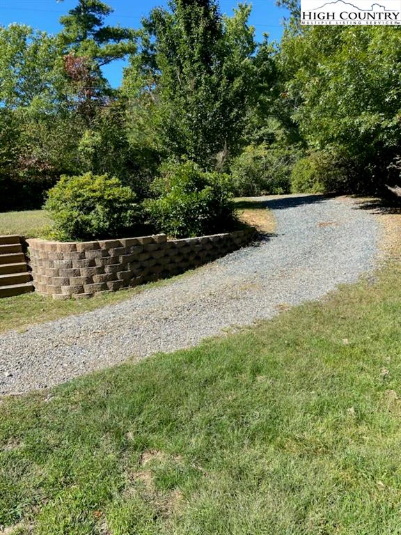 Image number 18 for the current listing