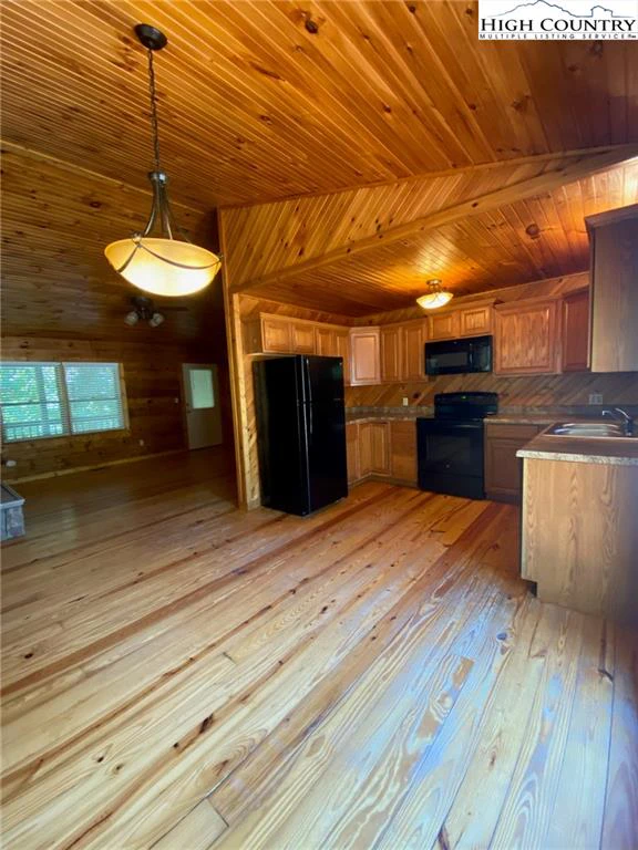 Image number 21 for the current listing
