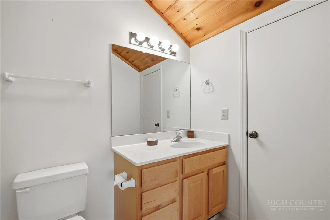 Image number 18 for the current listing