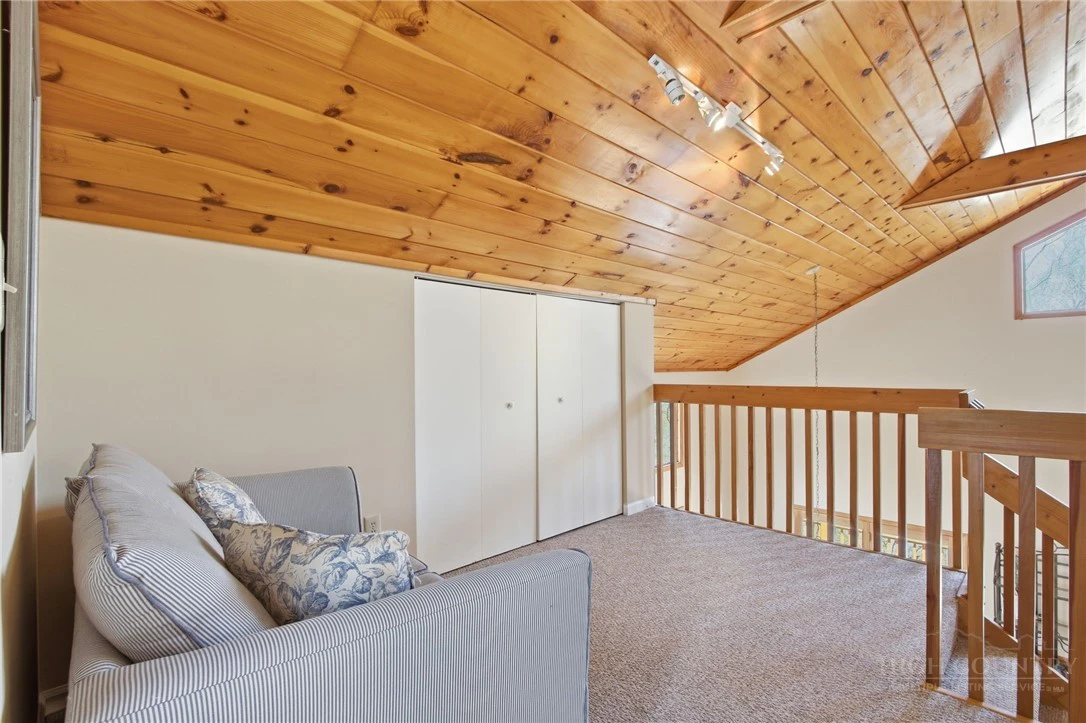 Image number 11 for the current listing