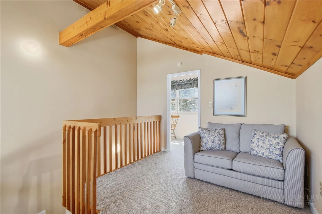 Image number 2 for the current listing
