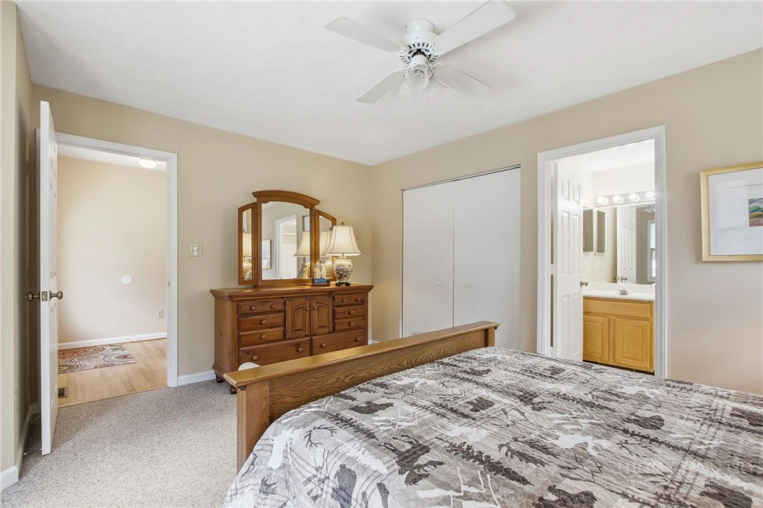 Image number 9 for the current listing