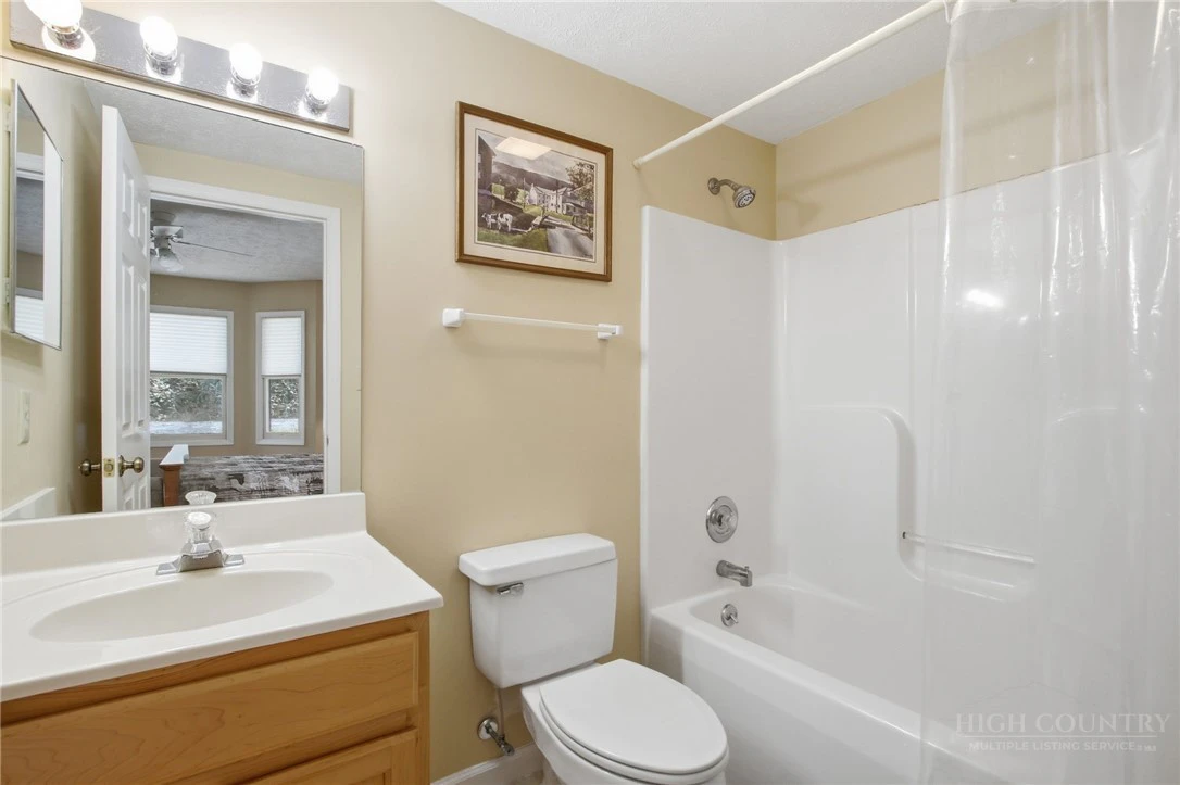 Image number 10 for the current listing