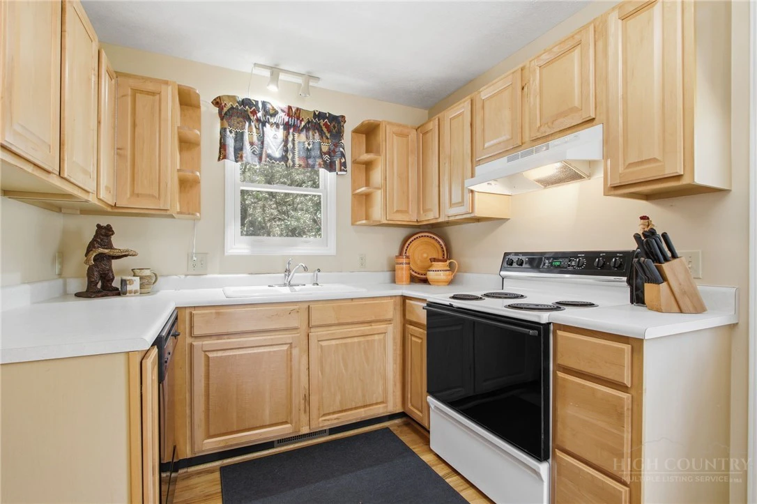 Image number 3 for the current listing