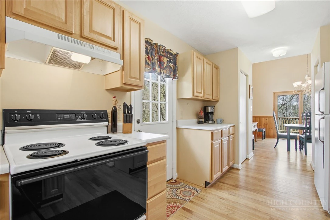 Image number 4 for the current listing