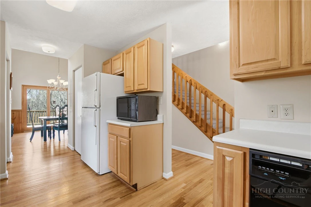 Image number 5 for the current listing