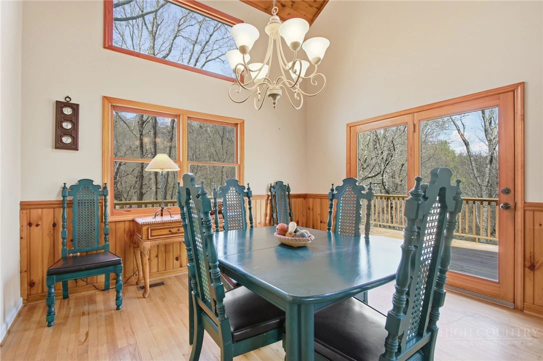 Image number 12 for the current listing
