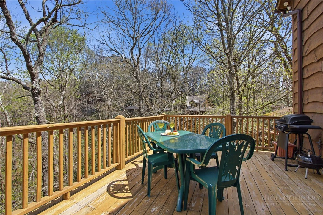 Image number 19 for the current listing
