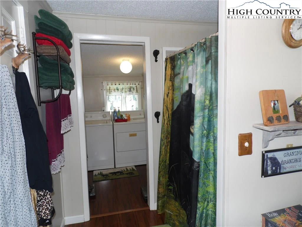 Image number 20 for the current listing