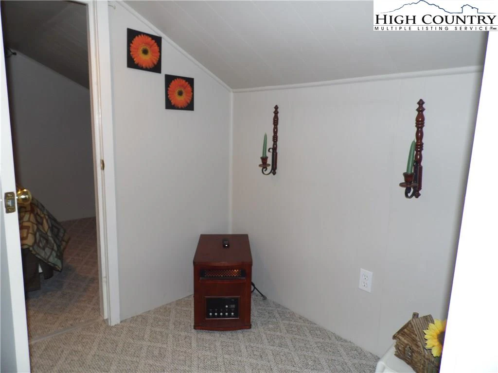 Image number 4 for the current listing