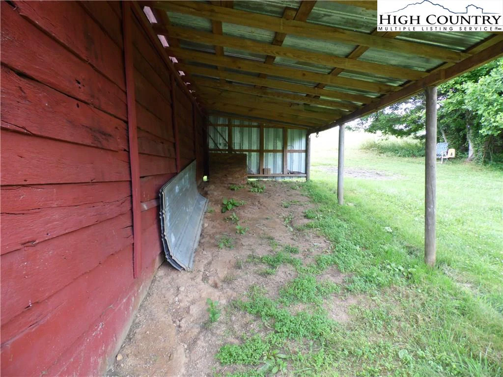 Image number 11 for the current listing