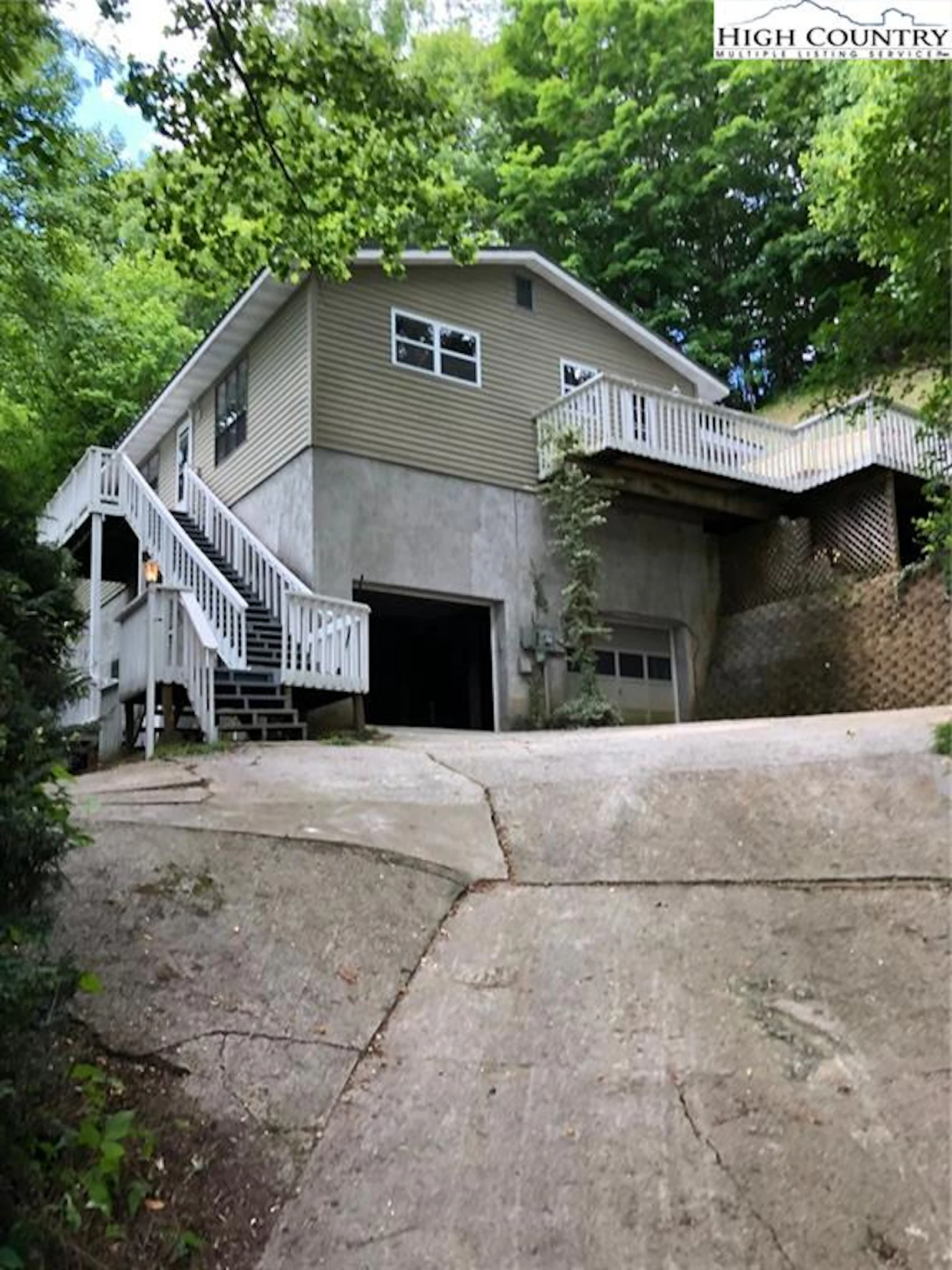 Image number 1 for the current listing