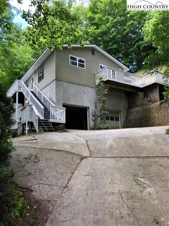Image number 1 for the current listing
