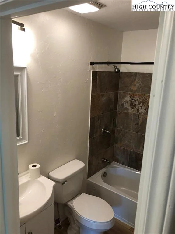 Image number 4 for the current listing