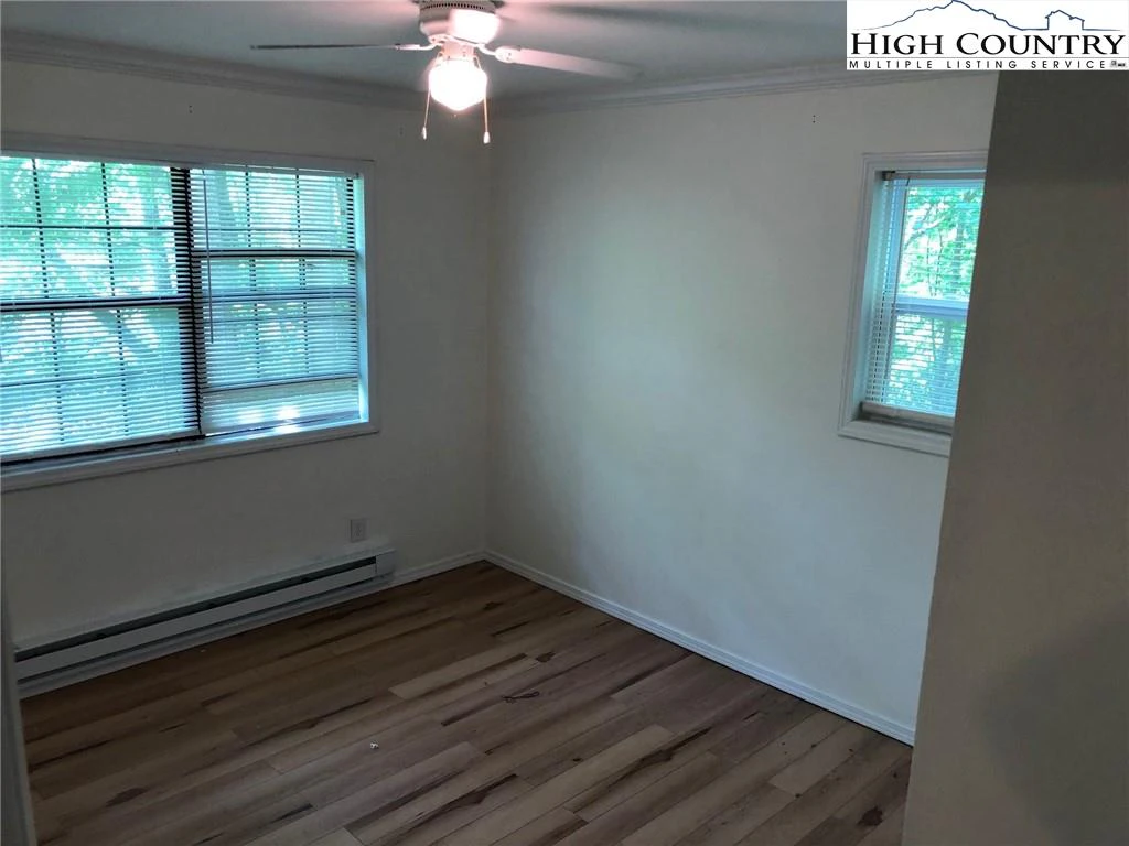 Image number 16 for the current listing
