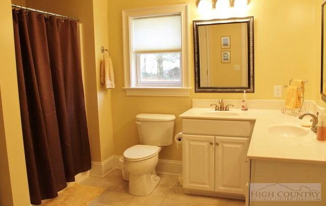 Image number 2 for the current listing