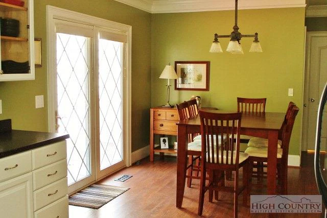 Image number 15 for the current listing
