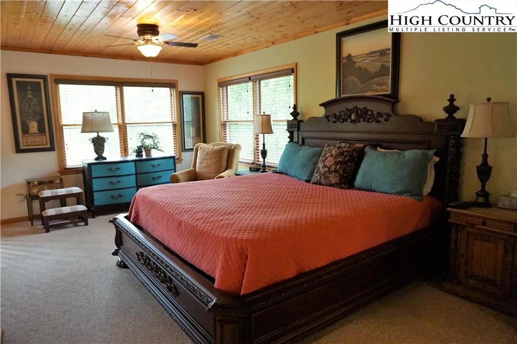 Image number 12 for the current listing