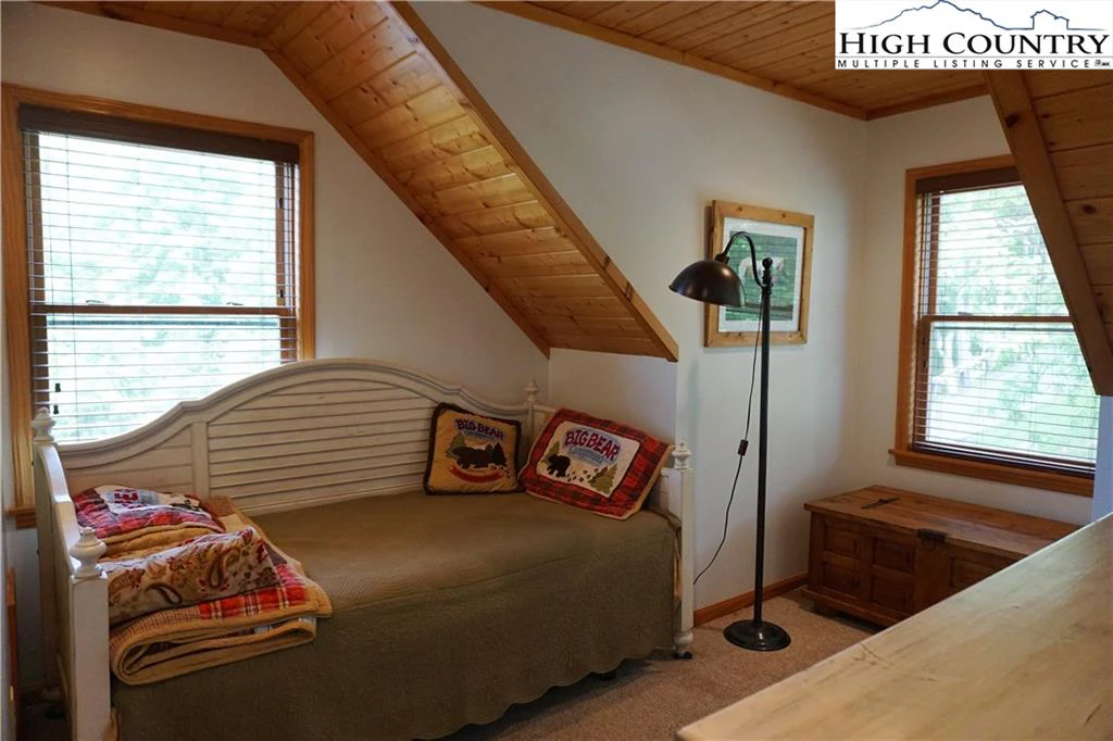 Image number 5 for the current listing
