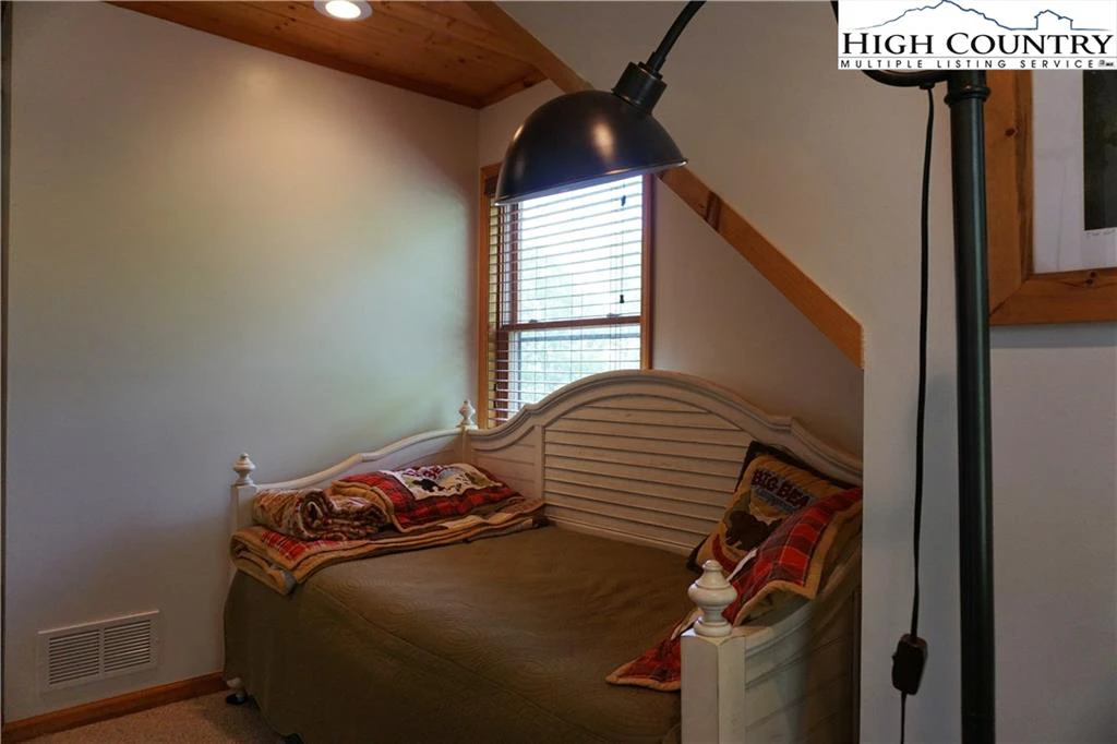 Image number 6 for the current listing