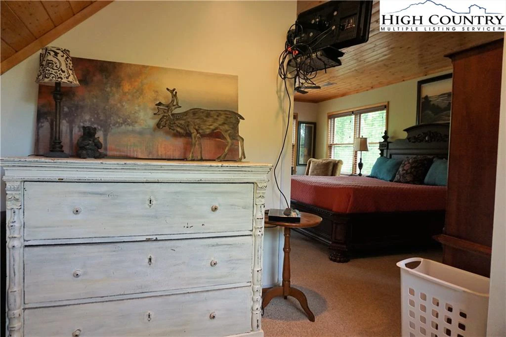 Image number 7 for the current listing