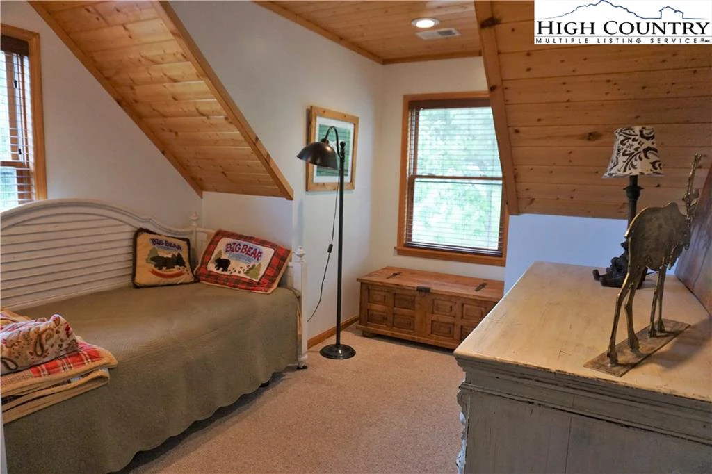 Image number 8 for the current listing