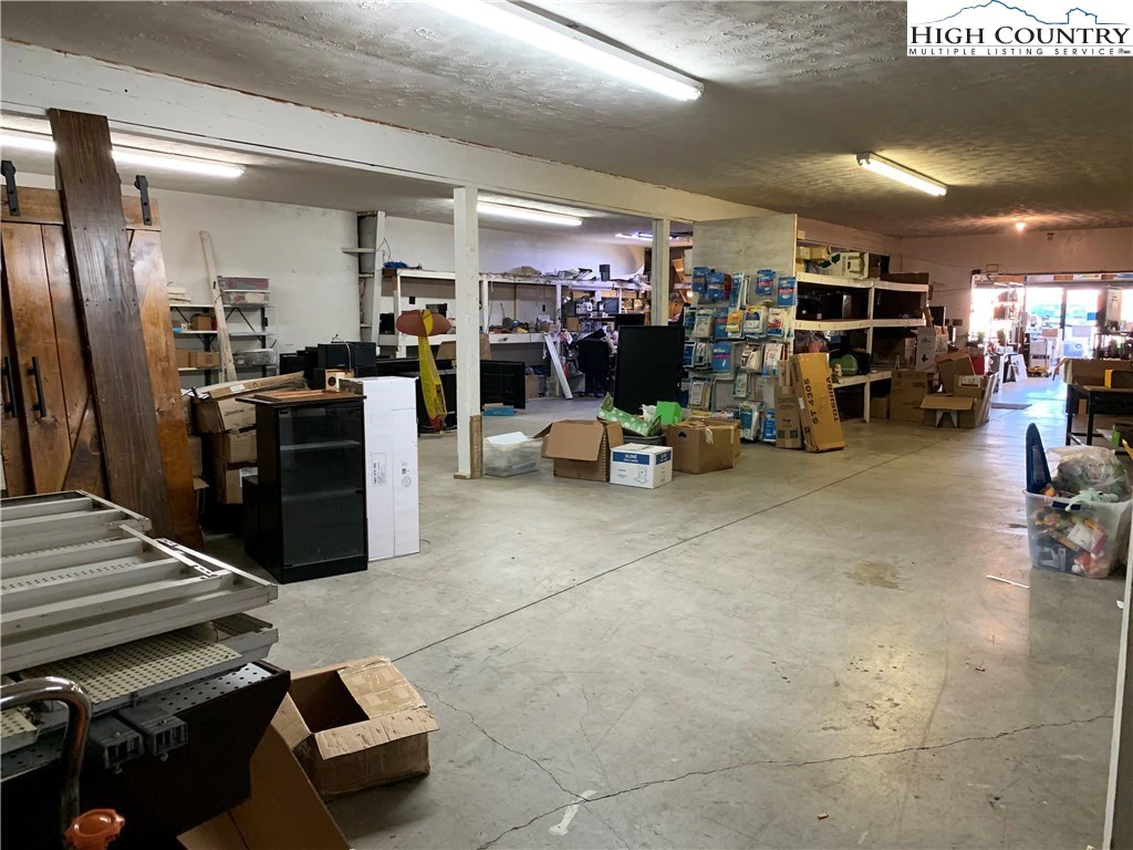 Image number 9 for the current listing
