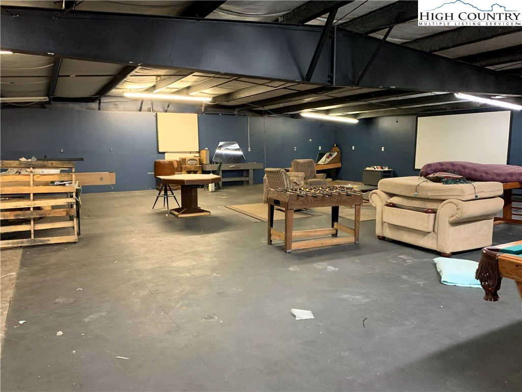 Image number 4 for the current listing