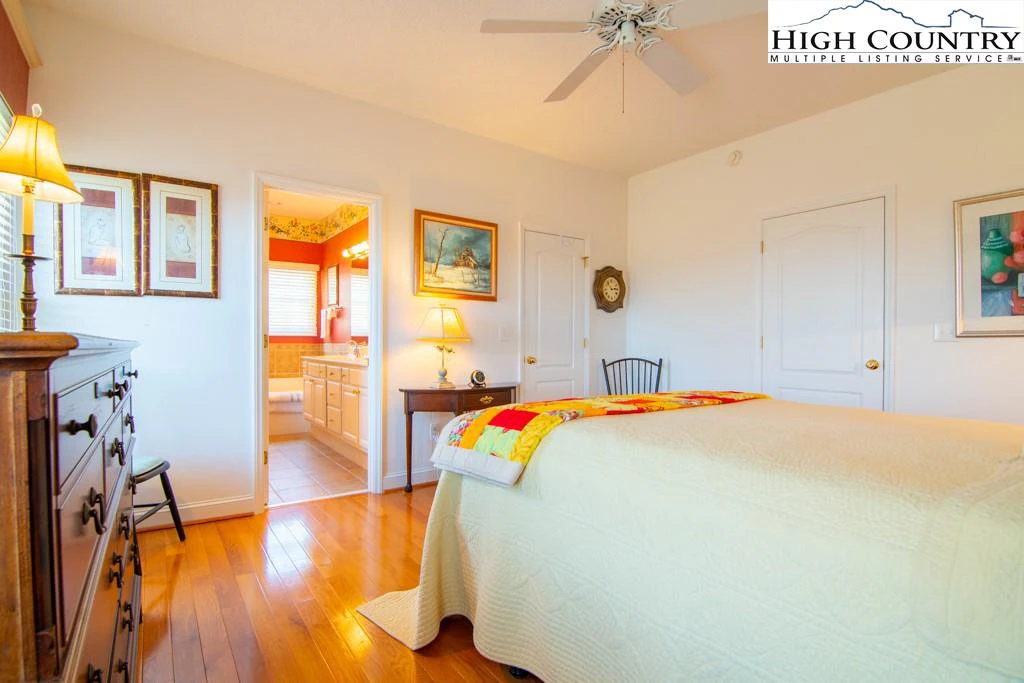 Image number 2 for the current listing