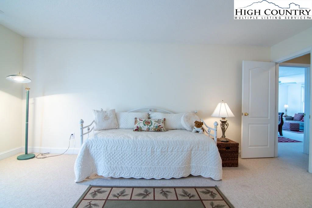 Image number 10 for the current listing
