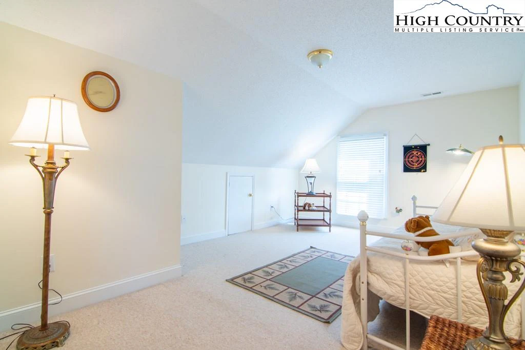 Image number 9 for the current listing