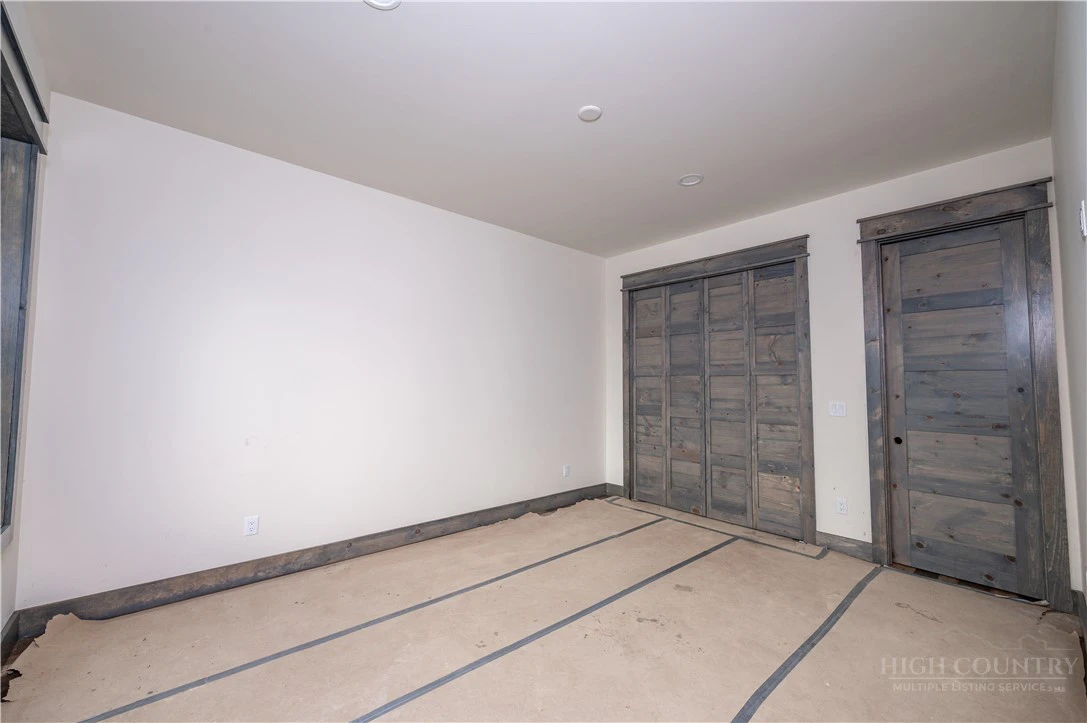 Image number 4 for the current listing