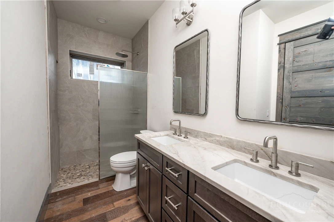 Image number 6 for the current listing