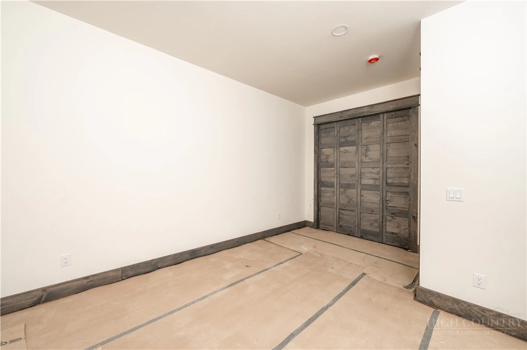 Image number 7 for the current listing