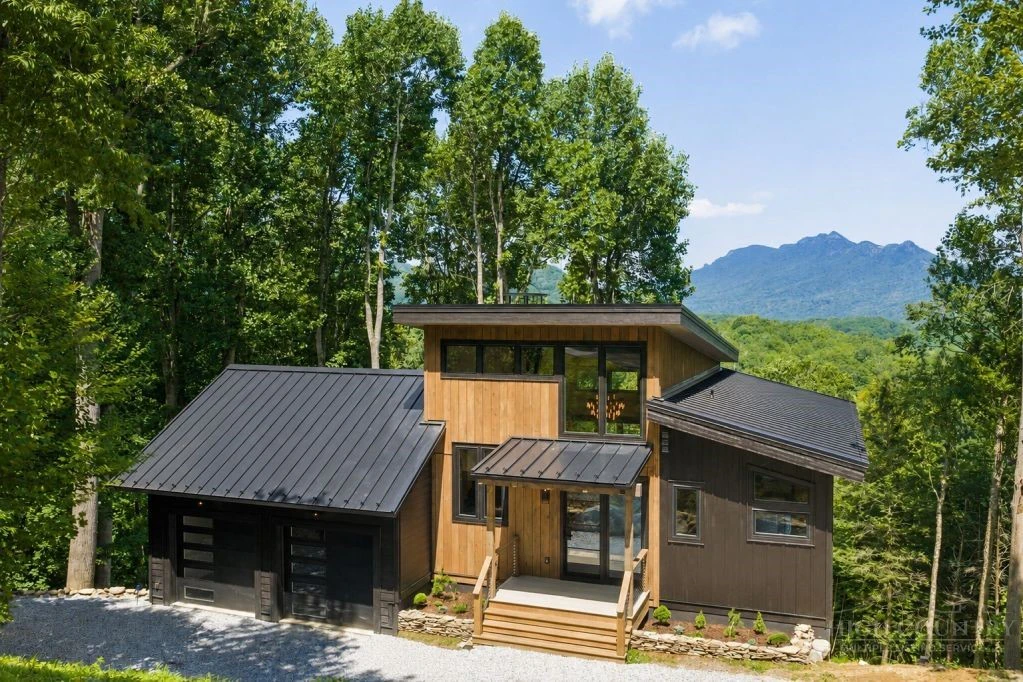 Image number 1 for the current listing
